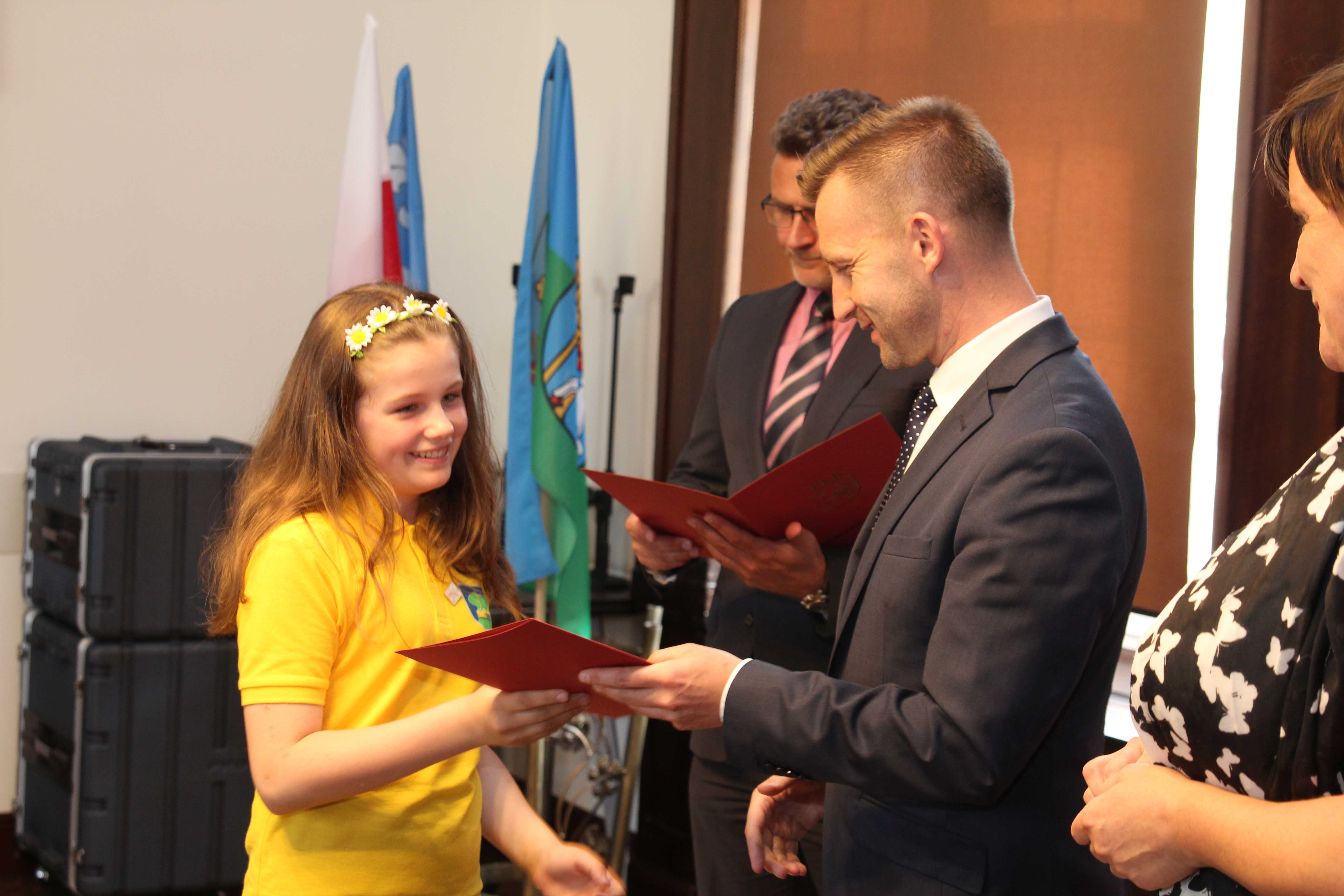 The best students have received scholarships for academic performance and social activities