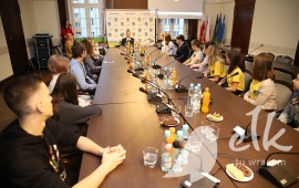 The President thanked the youth for working