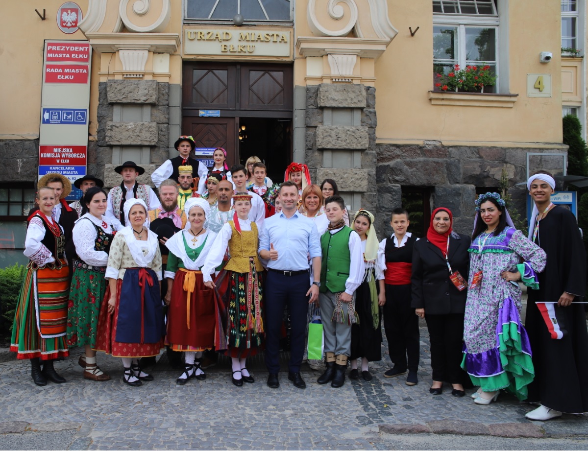 16 World Folklore Festival Regenbogen