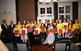 Best students received scholarships for learning outcomes