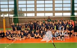 Inoltre i giocatori di pallavolo della Liga si sono allenati in una scuola sportiva a