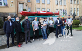 Przepłynęli Wisłę w 10 dni, by pomóc małej ełczance