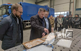 Prezydent Ełku upiekł ciasto