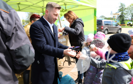 The eighth edition of the "You give away the rubbish – you get the tree" campaign is behind us