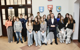 Lekcja obywatelska. Uczniowie SP7 odwiedzili Urząd Miasta Ełku