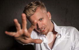 Artur Gotz śpiewa piosenki Marka Grechuty