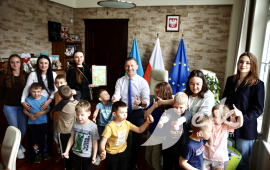 Przedszkolaki z "Niebieskiej Krainy" odwiedziły Urząd Miasta Ełku